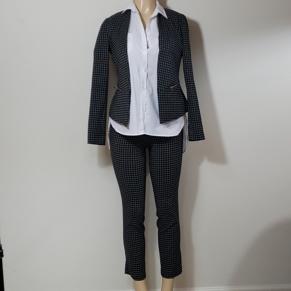 Suit - Picture 7 of 9